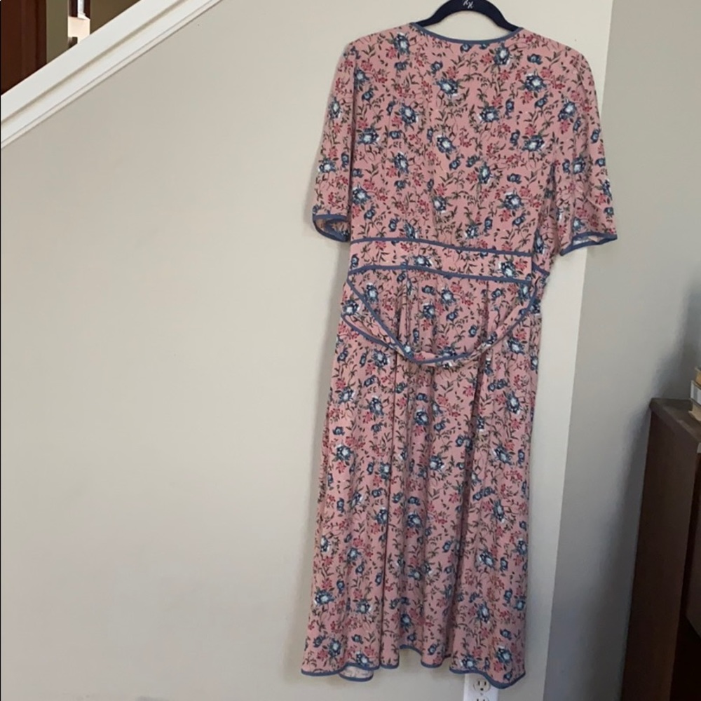 Gal meets Glam Isadora Floral Print wrap Dress. S2 - Picture 2 of 16